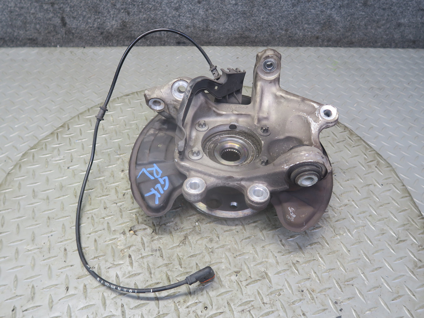 2012-2020 Mercedes R172 SLK SLC RWD Rear Left Side Spindle Knuckle Wheel Hub