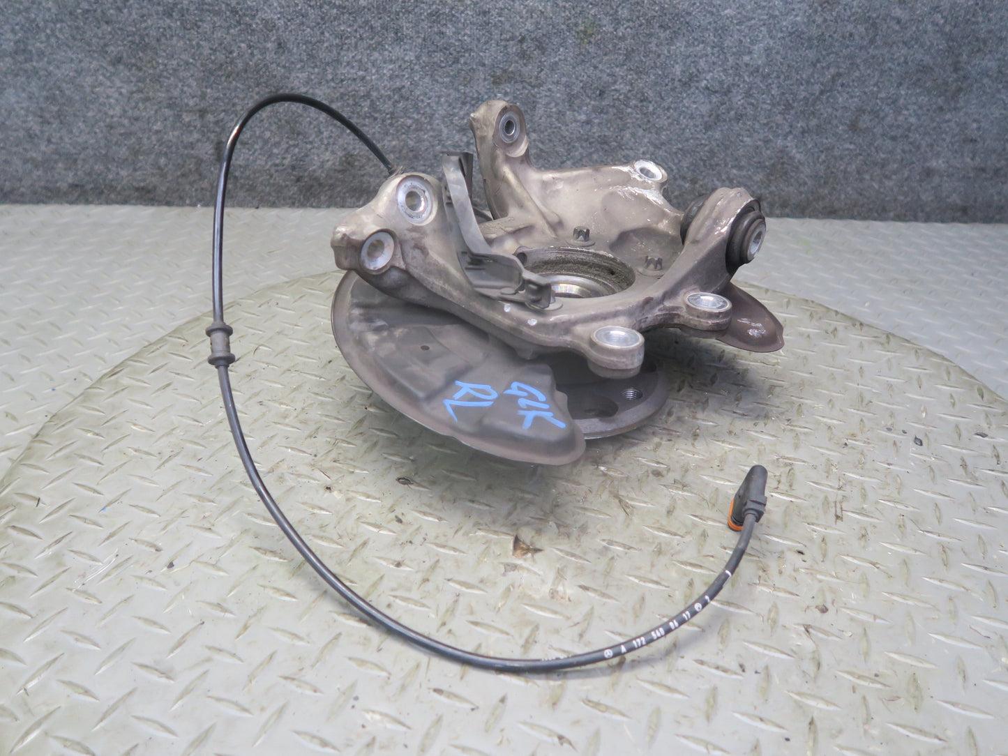 2012-2020 Mercedes R172 SLK SLC RWD Rear Left Side Spindle Knuckle Wheel Hub