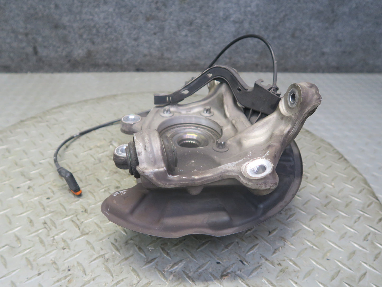 2012-2020 Mercedes R172 SLK SLC RWD Rear Left Side Spindle Knuckle Wheel Hub