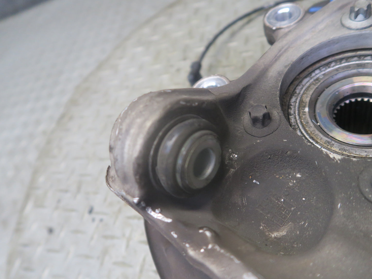 2012-2020 Mercedes R172 SLK SLC RWD Rear Left Side Spindle Knuckle Wheel Hub