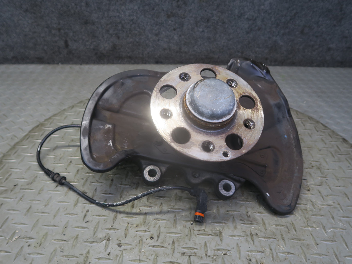 2012-2020 Mercedes R172 SLK SLC RWD Front Right Side Spindle Knuckle Wheel Hub