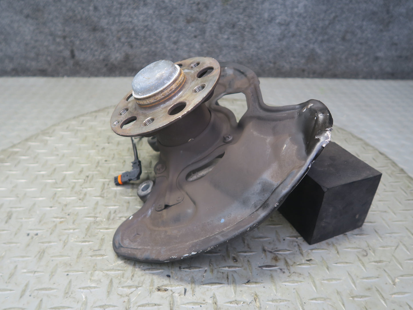 2012-2020 Mercedes R172 SLK SLC RWD Front Right Side Spindle Knuckle Wheel Hub