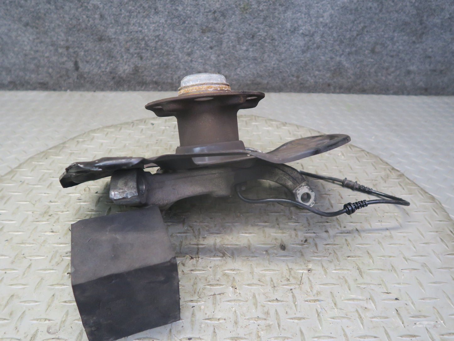 2012-2020 Mercedes R172 SLK SLC RWD Front Right Side Spindle Knuckle Wheel Hub