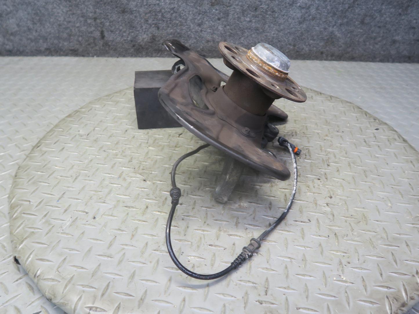 2012-2020 Mercedes R172 SLK SLC RWD Front Right Side Spindle Knuckle Wheel Hub