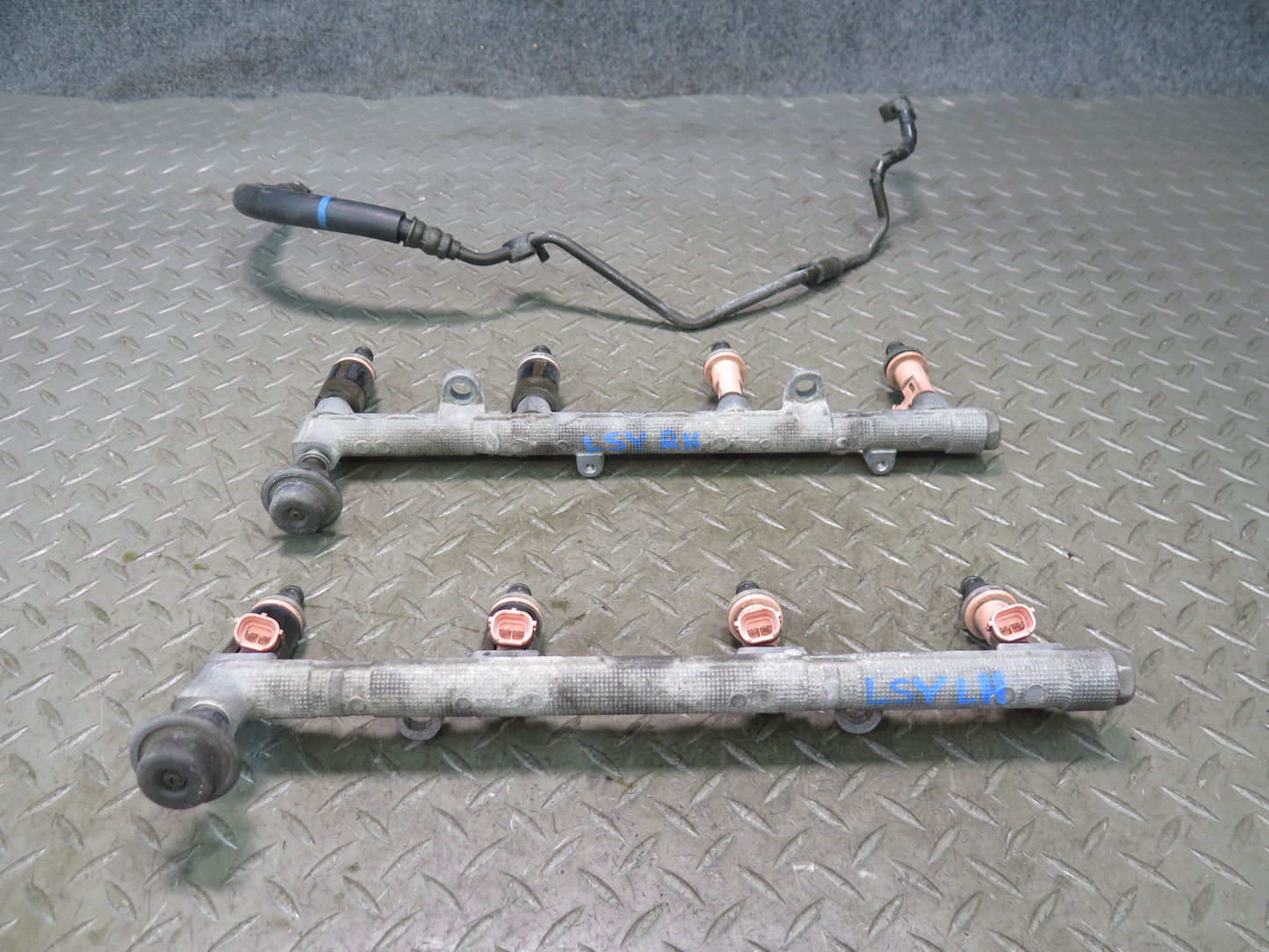 01-06 Lexus LS430 UCF30L Set of 2 Fuel Rail Injector Set Assembly OEM