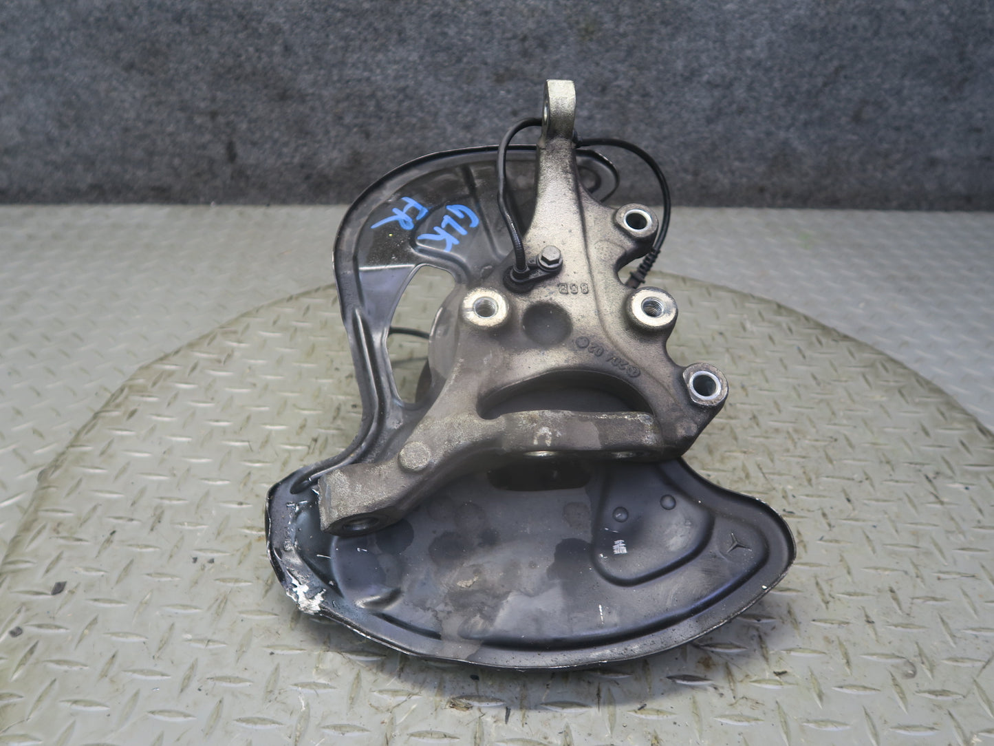 2012-2020 Mercedes R172 SLK SLC RWD Front Right Side Spindle Knuckle Wheel Hub