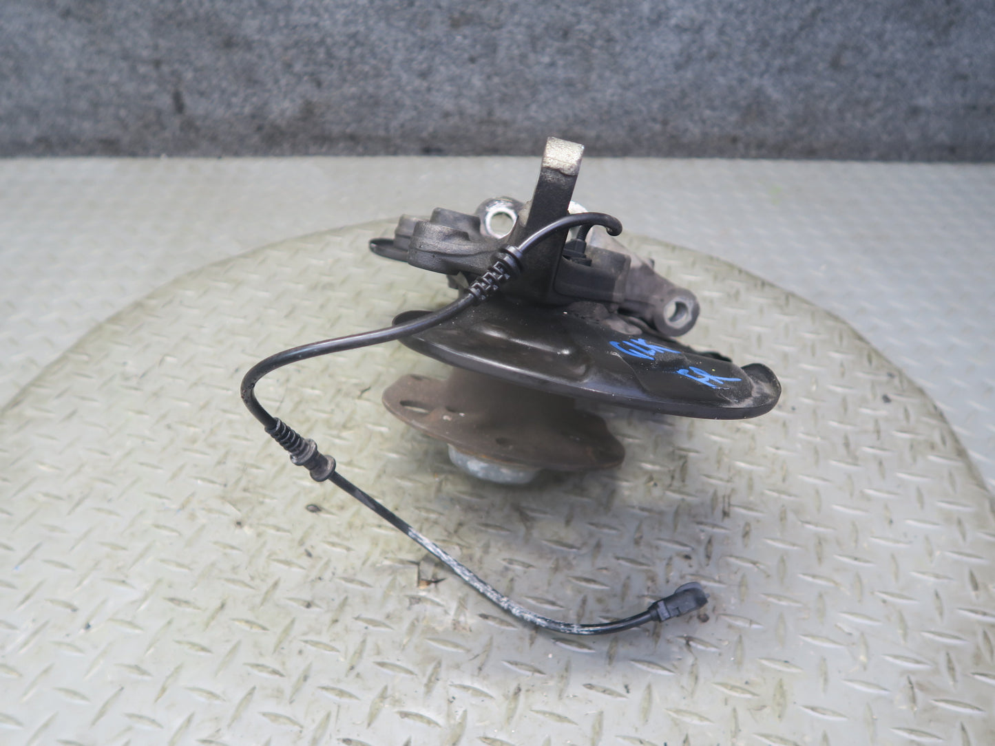 2012-2020 Mercedes R172 SLK SLC RWD Front Right Side Spindle Knuckle Wheel Hub
