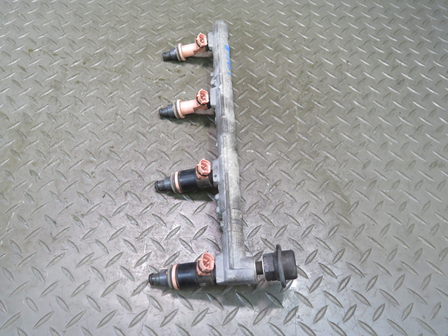 01-06 Lexus LS430 UCF30L Set of 2 Fuel Rail Injector Set Assembly OEM