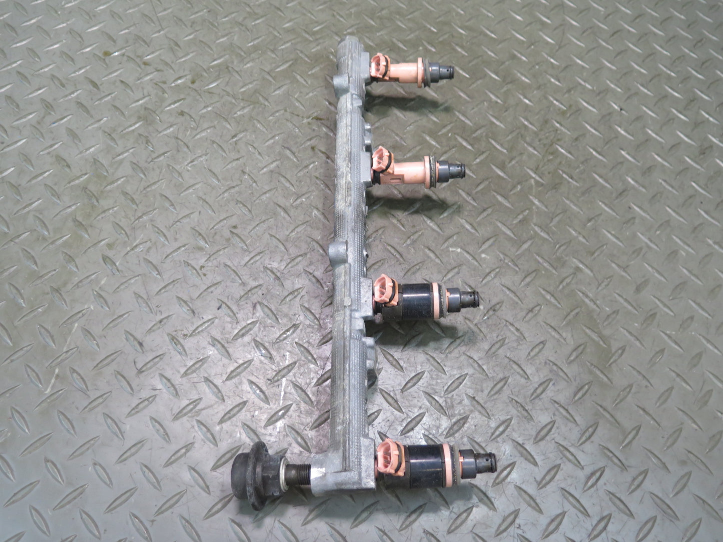 01-06 Lexus LS430 UCF30L Set of 2 Fuel Rail Injector Set Assembly OEM