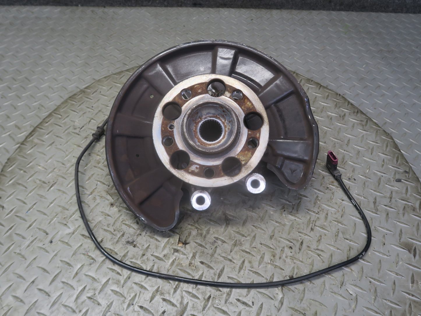 2012-2020 Mercedes R172 SLK SLC RWD Rear Right Side Spindle Knuckle Wheel Hub