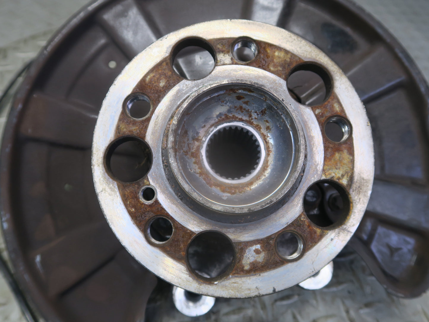 2012-2020 Mercedes R172 SLK SLC RWD Rear Right Side Spindle Knuckle Wheel Hub
