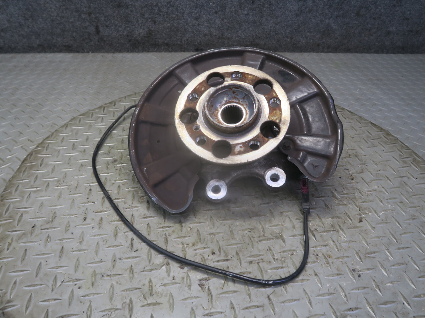 2012-2020 Mercedes R172 SLK SLC RWD Rear Right Side Spindle Knuckle Wheel Hub
