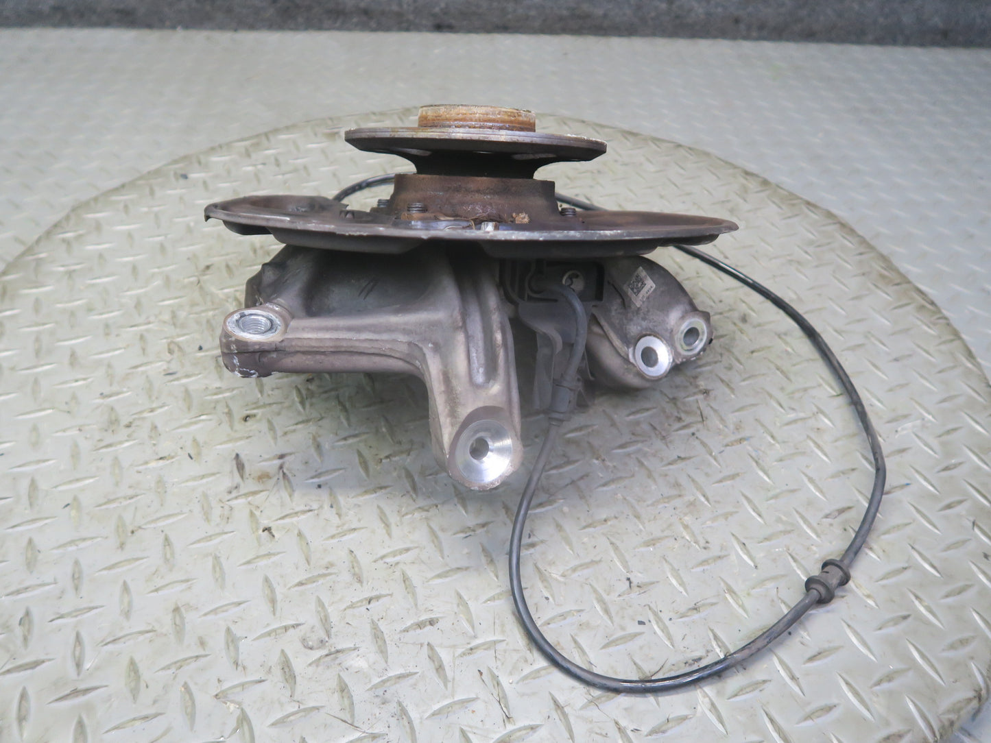 2012-2020 Mercedes R172 SLK SLC RWD Rear Right Side Spindle Knuckle Wheel Hub