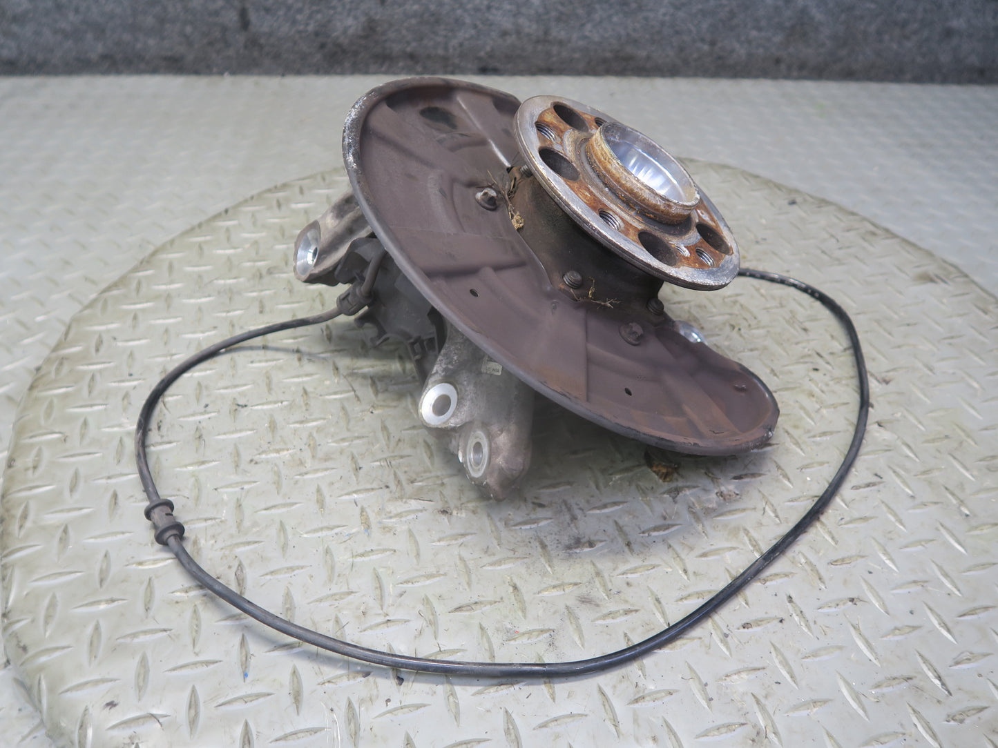 2012-2020 Mercedes R172 SLK SLC RWD Rear Right Side Spindle Knuckle Wheel Hub