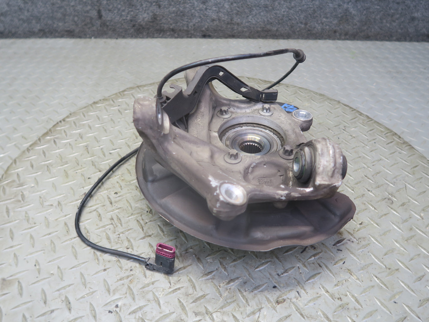 2012-2020 Mercedes R172 SLK SLC RWD Rear Right Side Spindle Knuckle Wheel Hub