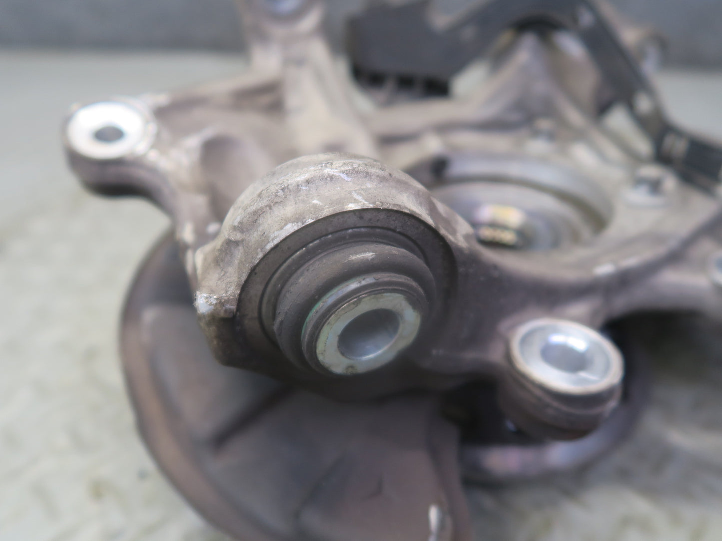 2012-2020 Mercedes R172 SLK SLC RWD Rear Right Side Spindle Knuckle Wheel Hub