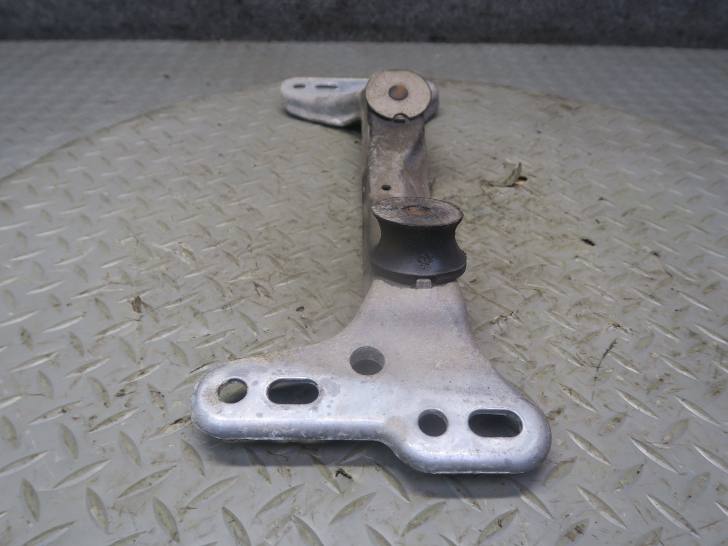96-02 BMW E36/7 Z3 M/T Manual Transmission Crossmember Mount 1136498 OEM