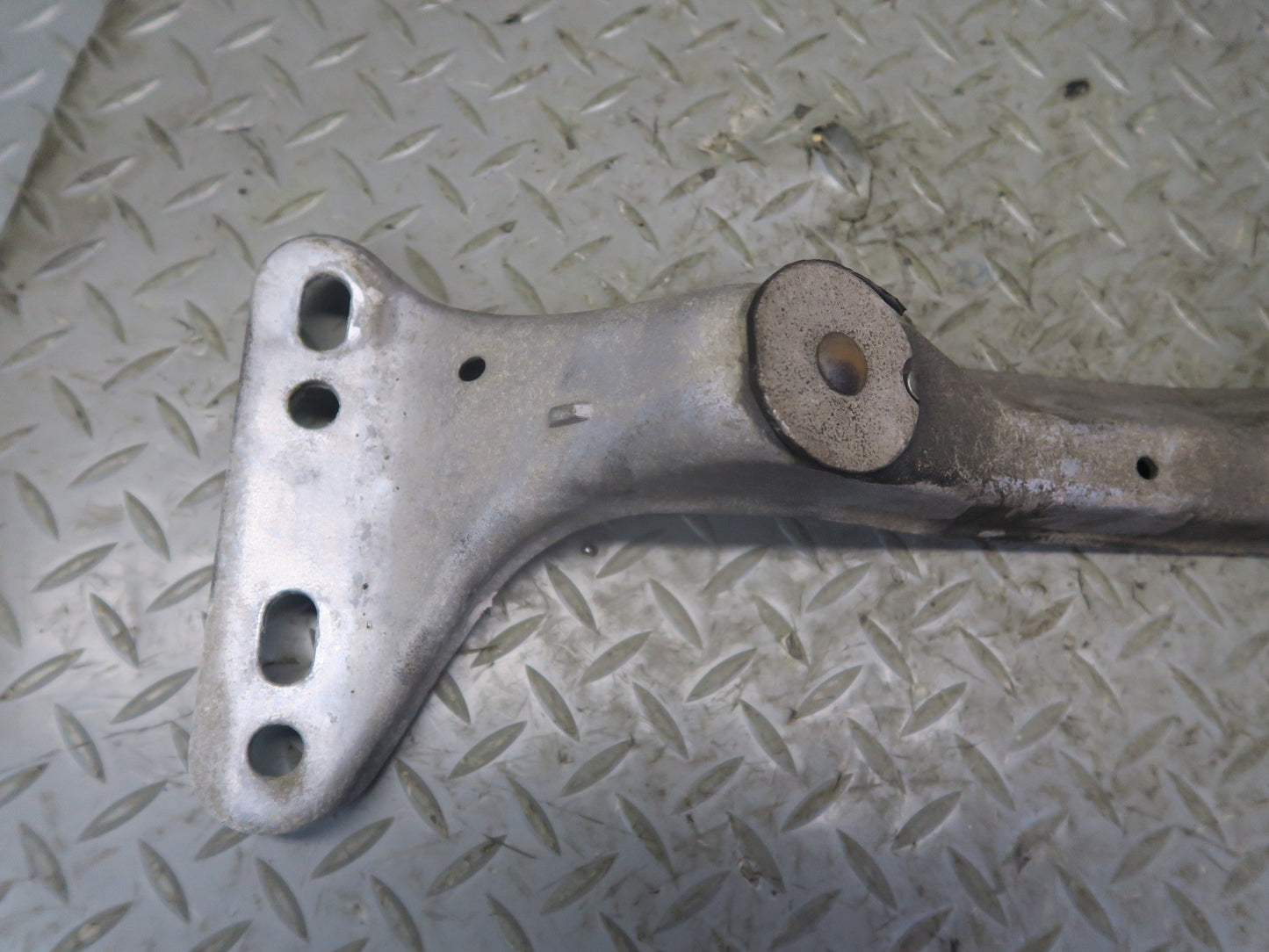 96-02 BMW E36/7 Z3 M/T Manual Transmission Crossmember Mount 1136498 OEM