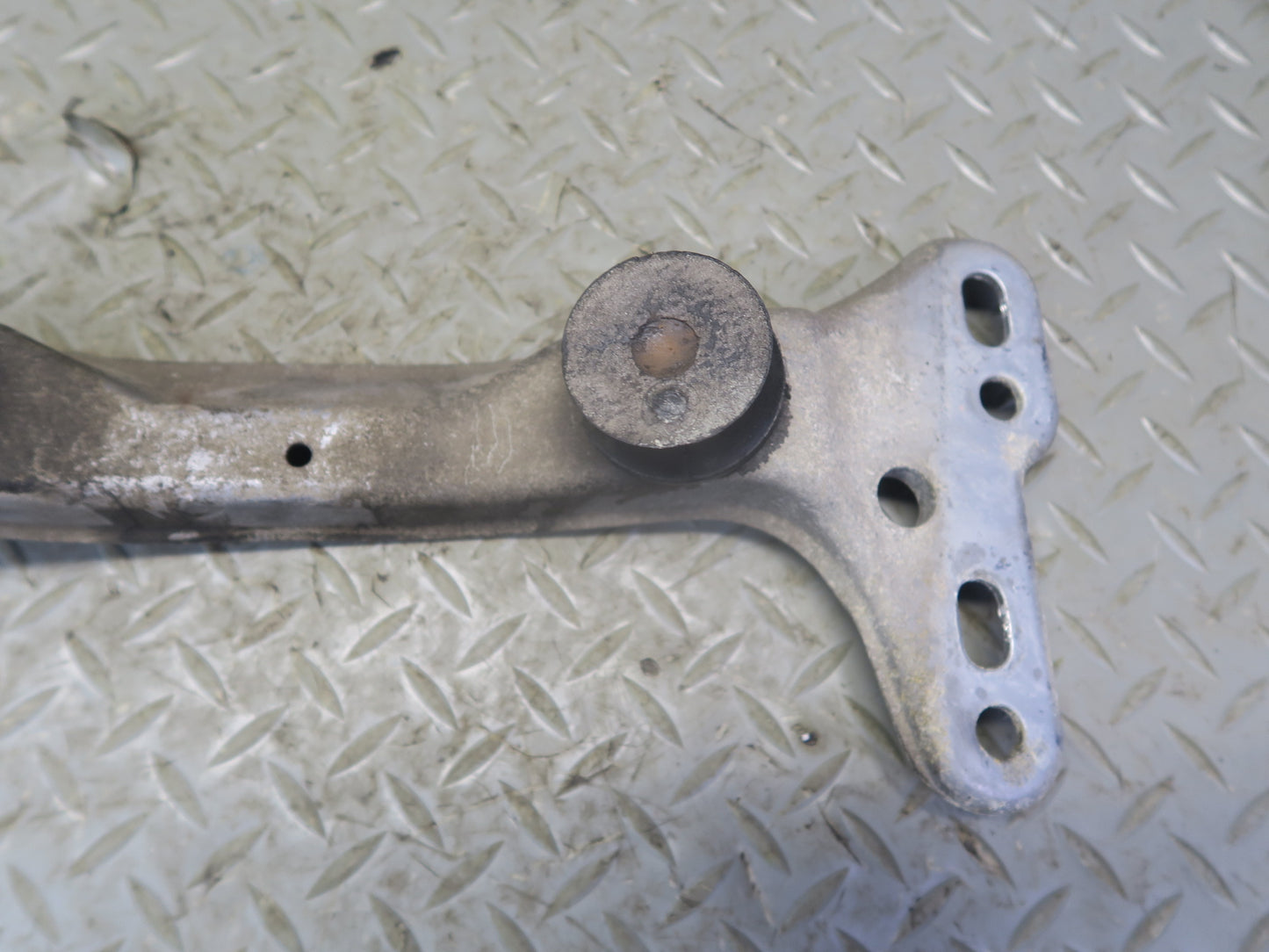 96-02 BMW E36/7 Z3 M/T Manual Transmission Crossmember Mount 1136498 OEM