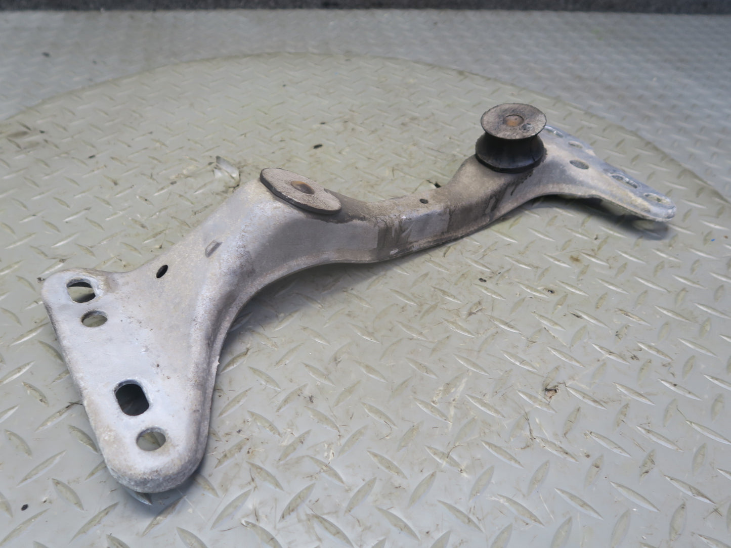 96-02 BMW E36/7 Z3 M/T Manual Transmission Crossmember Mount 1136498 OEM