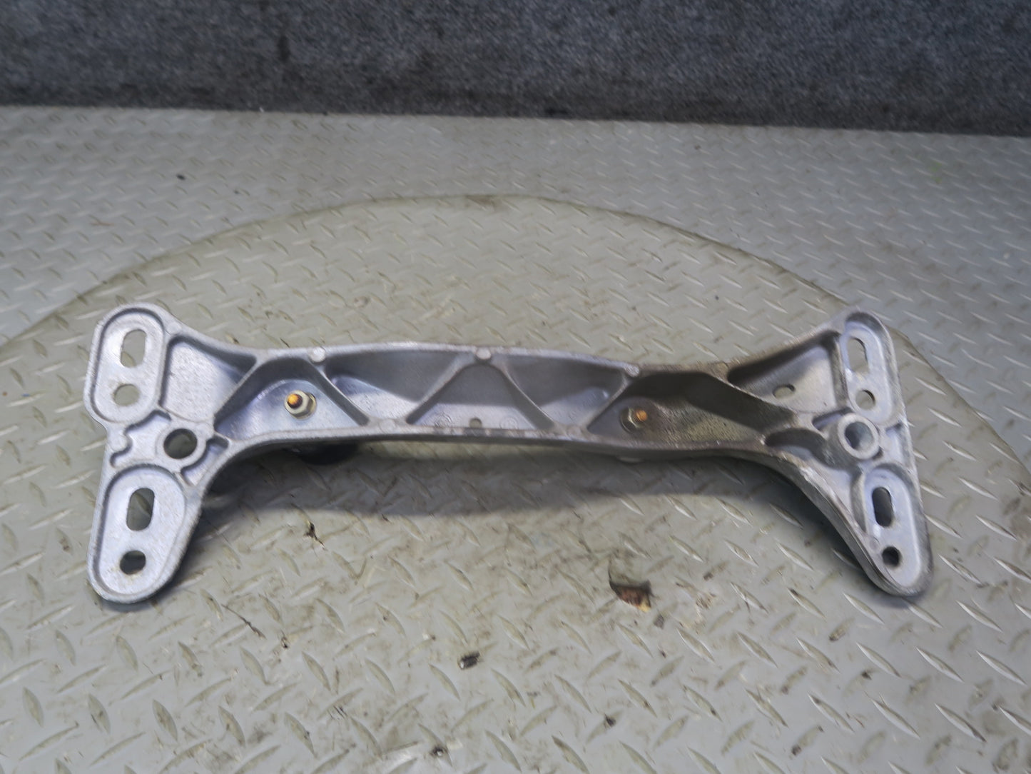 96-02 BMW E36/7 Z3 M/T Manual Transmission Crossmember Mount 1136498 OEM