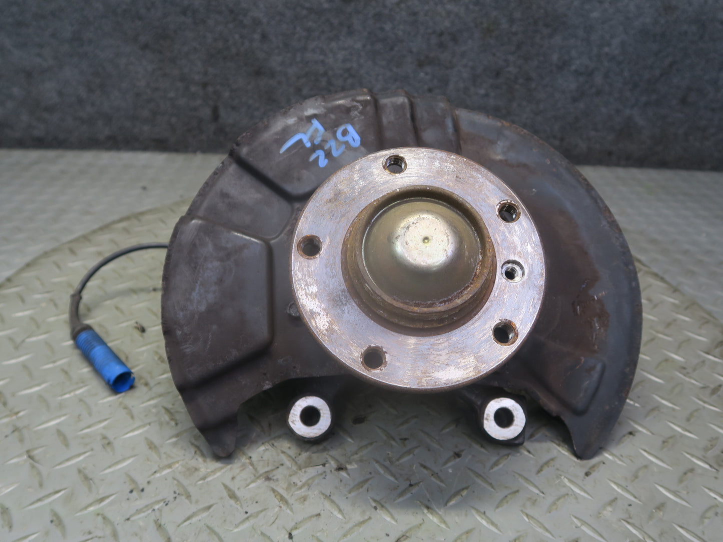 01-02 BMW E36/7 Z3 3.0L M54 Roadster Front Left Spindle Knuckle Wheel Hub OEM