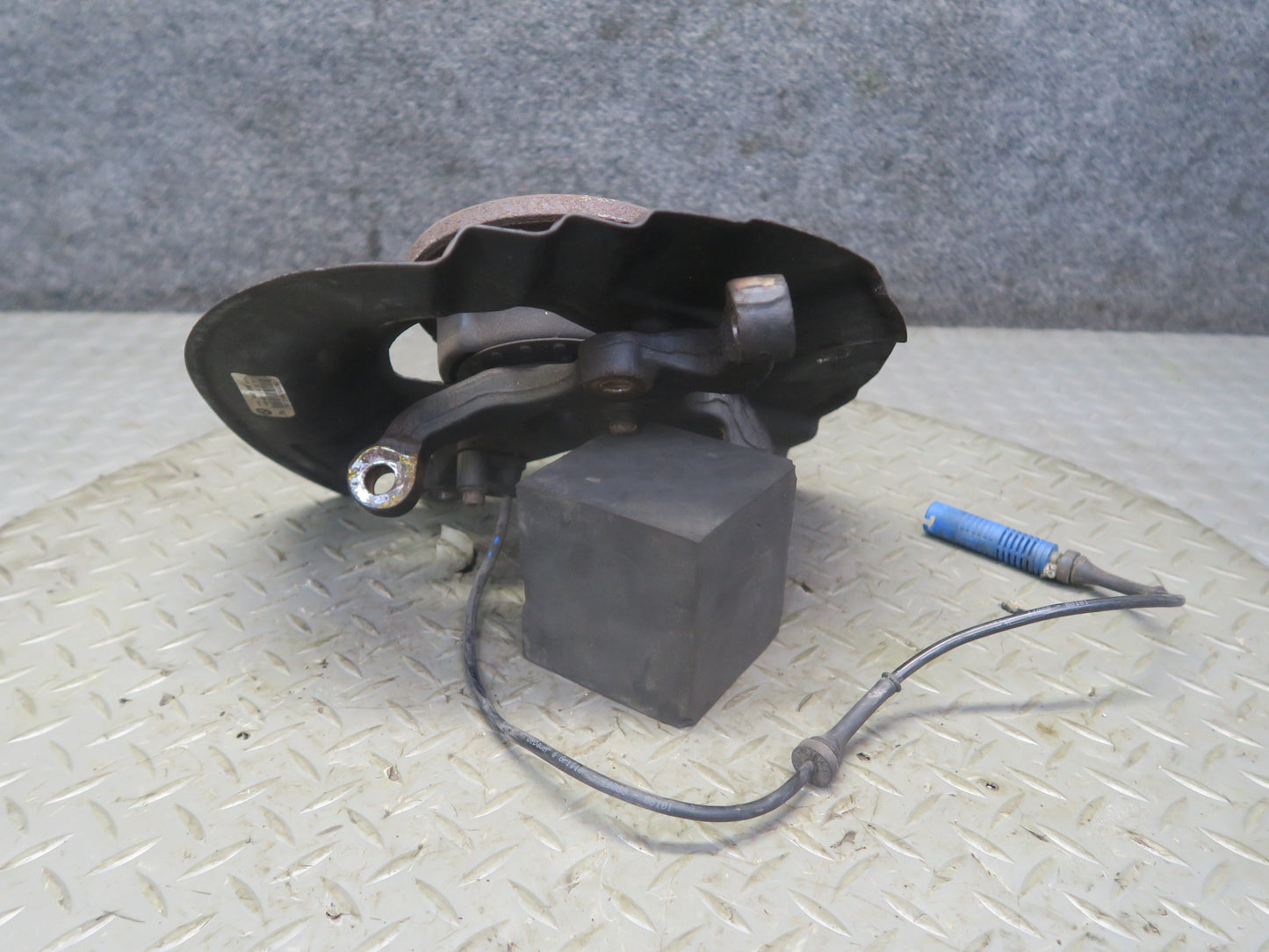 01-02 BMW E36/7 Z3 3.0L M54 Roadster Front Left Spindle Knuckle Wheel Hub OEM