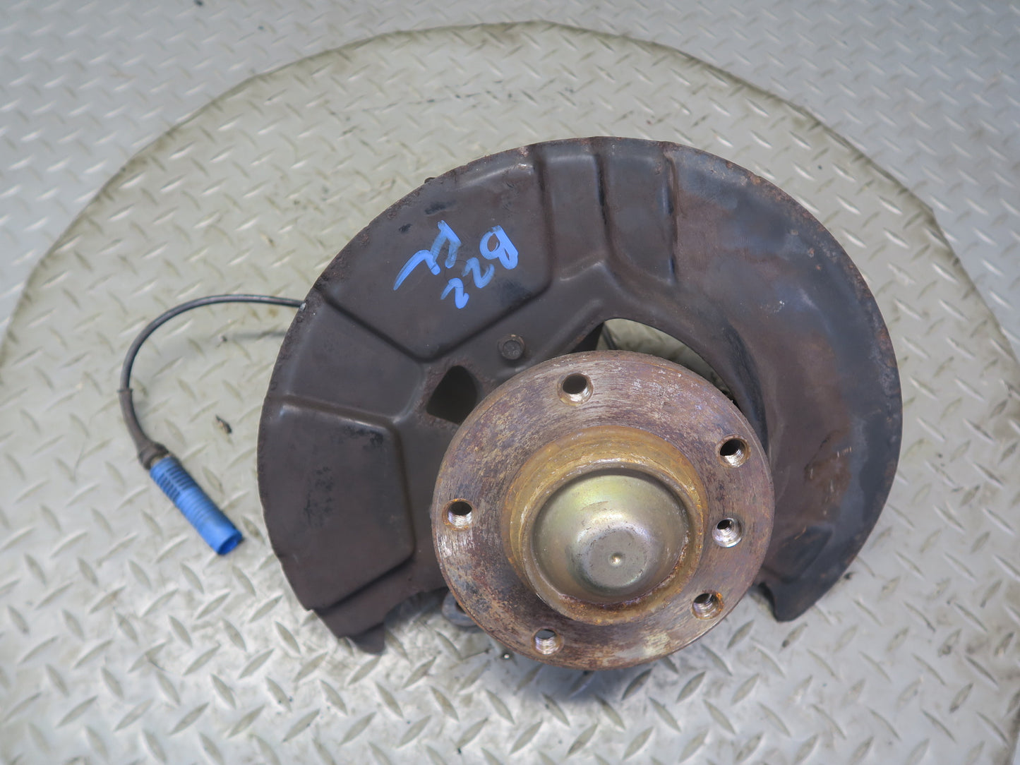 01-02 BMW E36/7 Z3 3.0L M54 Roadster Front Left Spindle Knuckle Wheel Hub OEM
