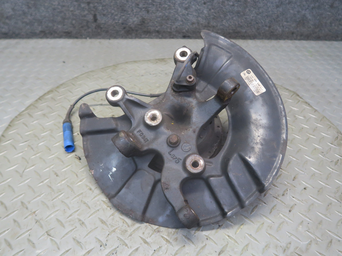01-02 BMW E36/7 Z3 3.0L M54 Roadster Front Left Spindle Knuckle Wheel Hub OEM