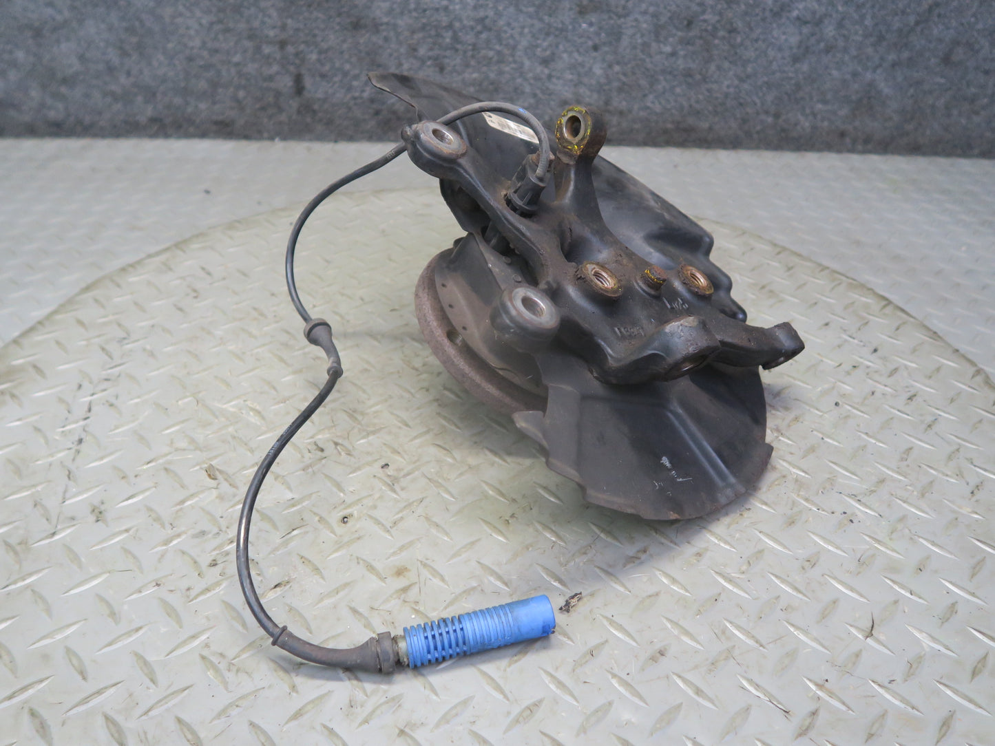 01-02 BMW E36/7 Z3 3.0L M54 Roadster Front Left Spindle Knuckle Wheel Hub OEM