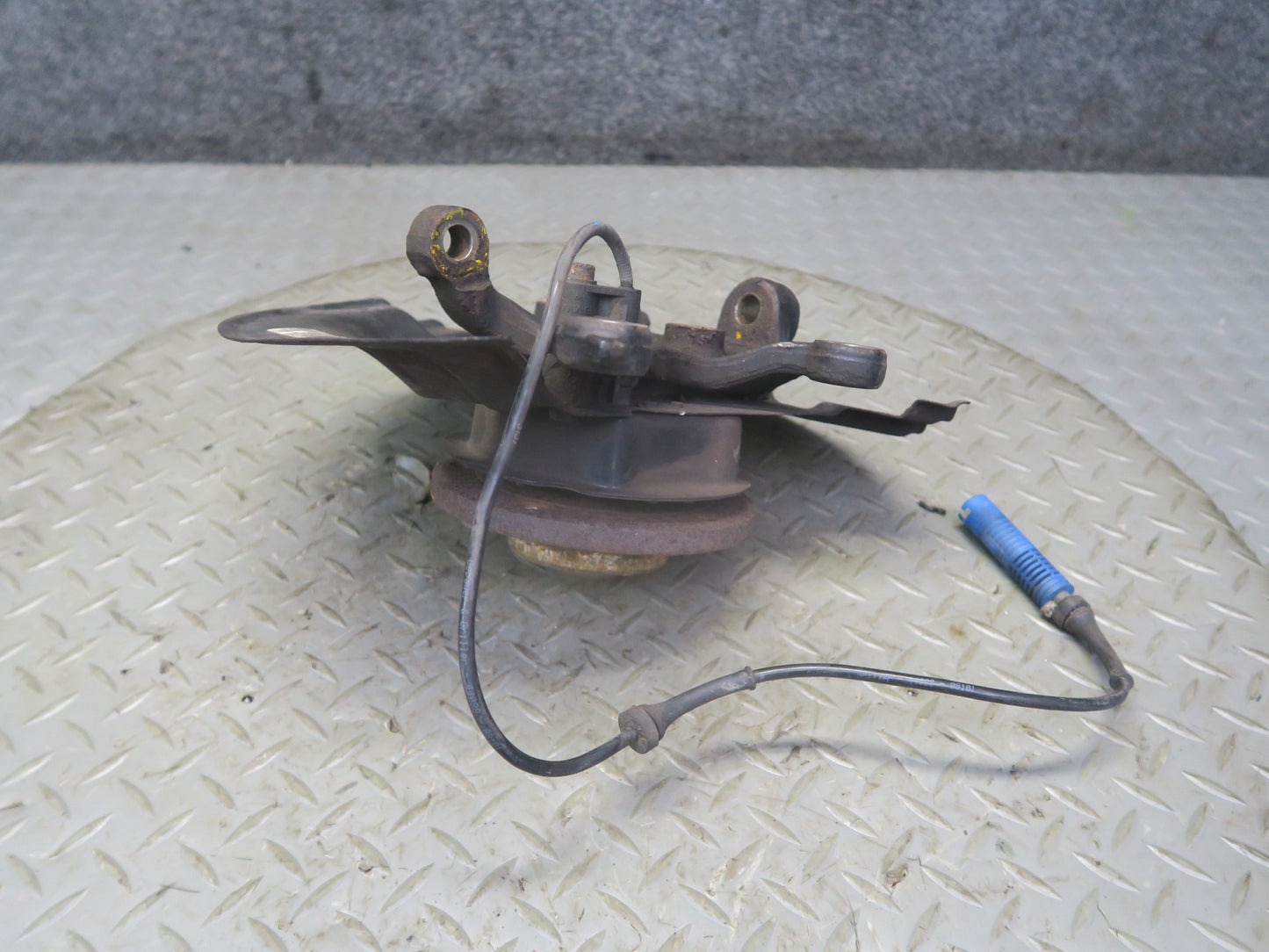 01-02 BMW E36/7 Z3 3.0L M54 Roadster Front Left Spindle Knuckle Wheel Hub OEM