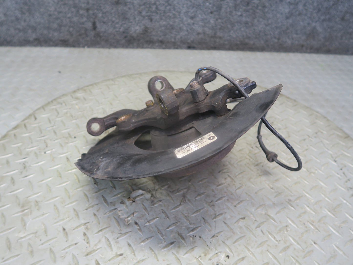 01-02 BMW E36/7 Z3 3.0L M54 Roadster Front Left Spindle Knuckle Wheel Hub OEM