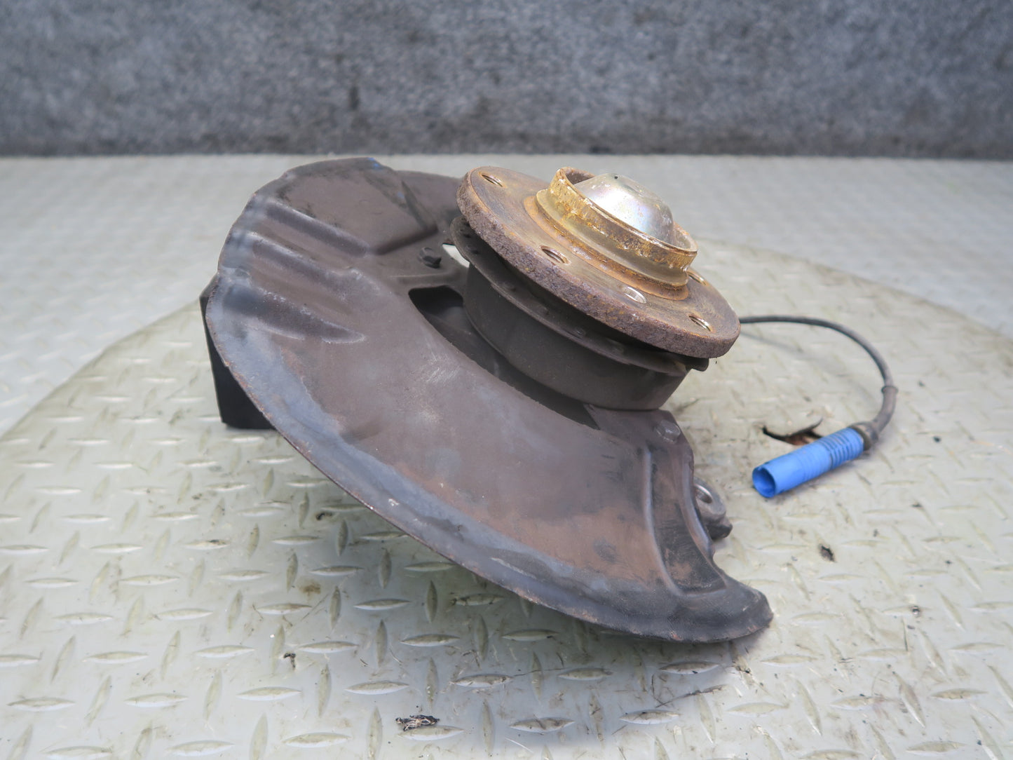 01-02 BMW E36/7 Z3 3.0L M54 Roadster Front Right Spindle Knuckle Wheel Hub OEM