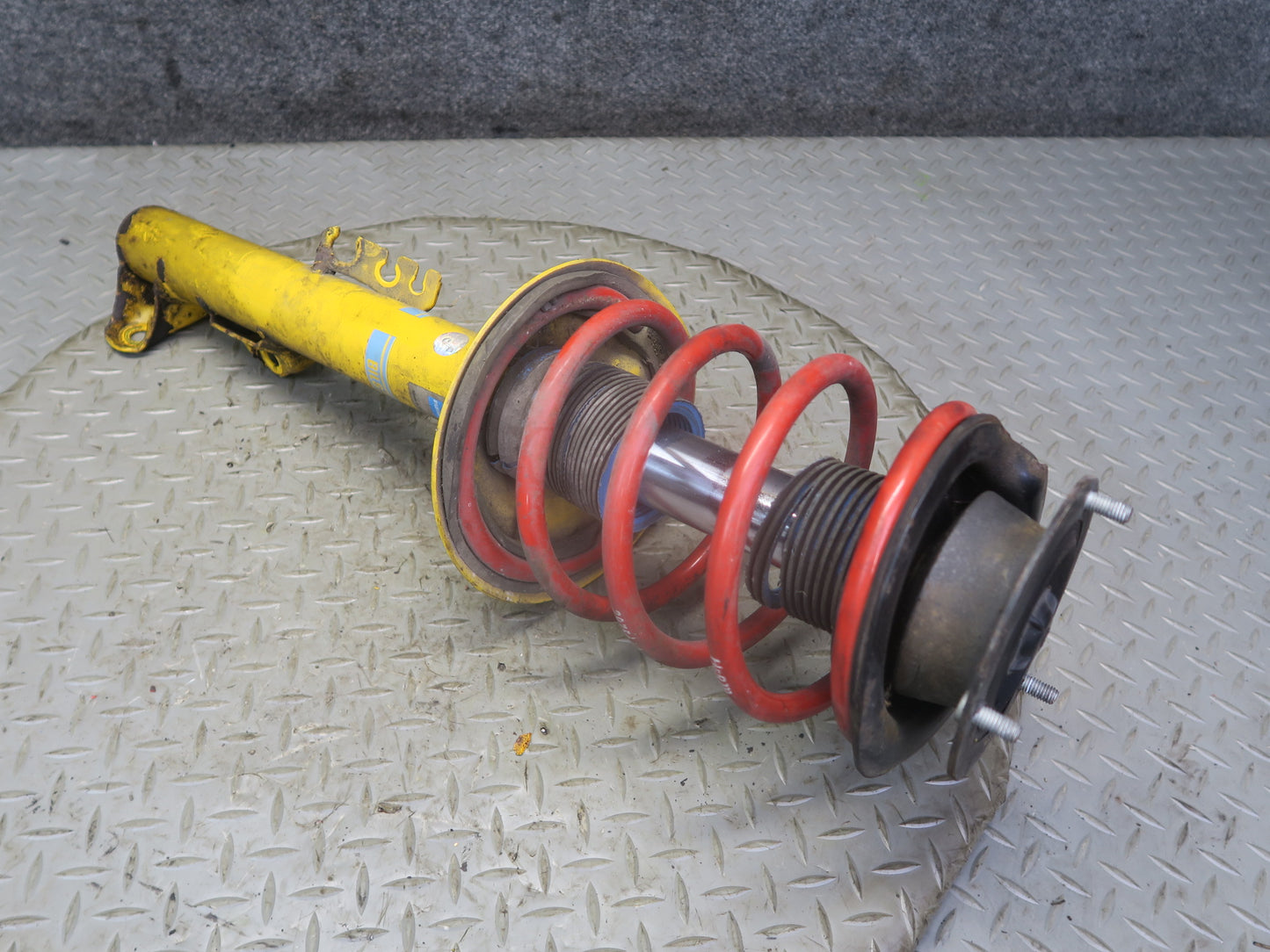 01-02 BMW E36/7 Z3 Roadster Bilstein Front Left & Right Strut Shock Absorber Set