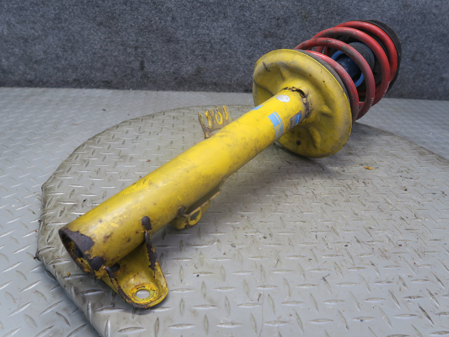 01-02 BMW E36/7 Z3 Roadster Bilstein Front Left & Right Strut Shock Absorber Set