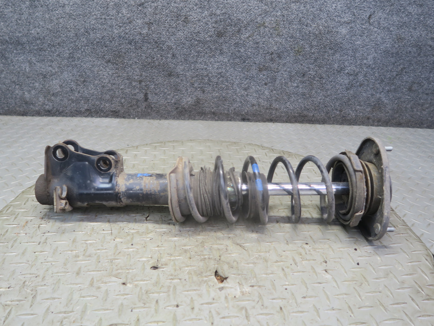 00-02 Toyota MR2 Spyder ZZW30L Set of 2 Front Strut Shock Absorber OEM