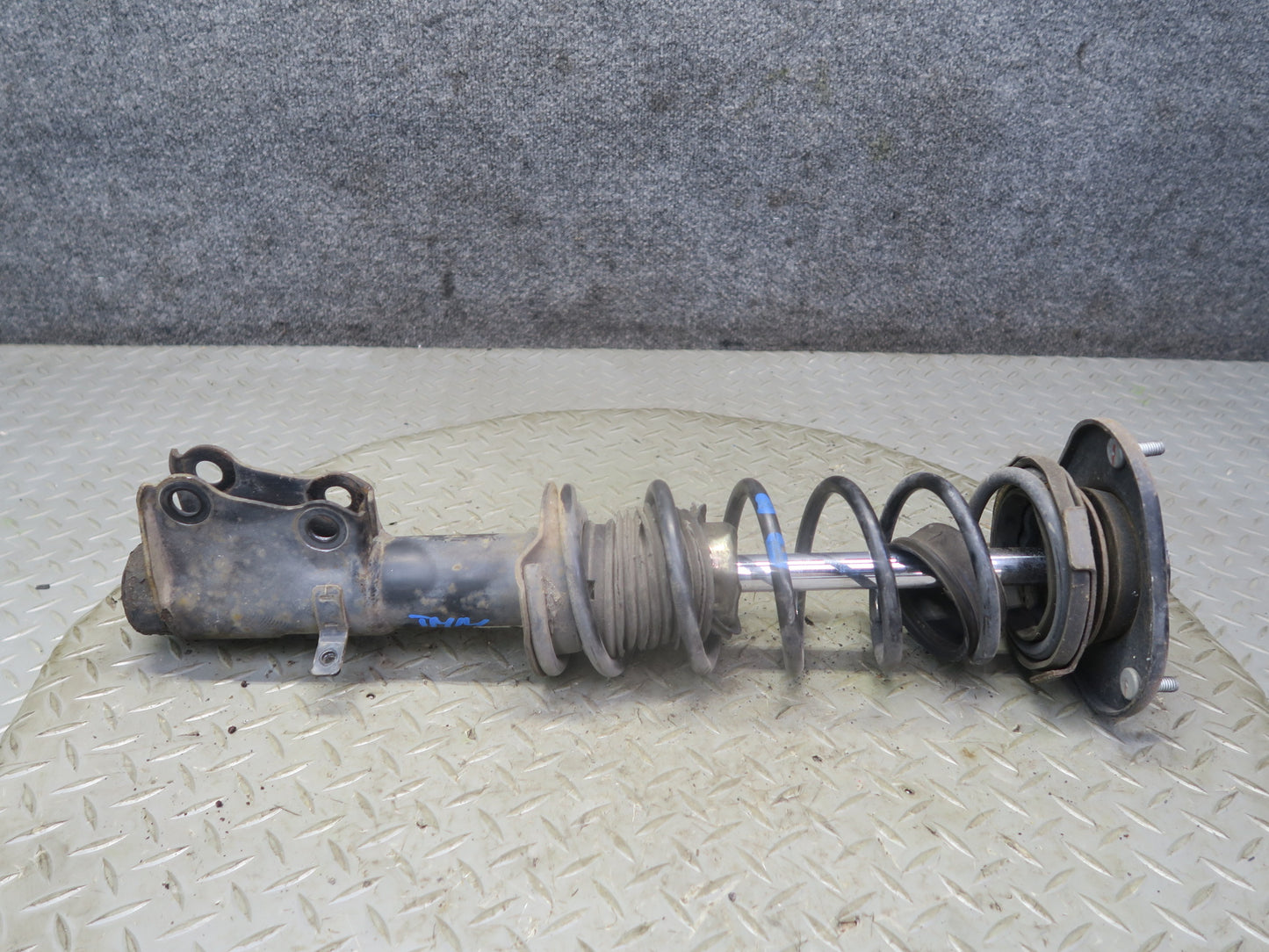 00-02 Toyota MR2 Spyder ZZW30L Set of 2 Front Strut Shock Absorber OEM