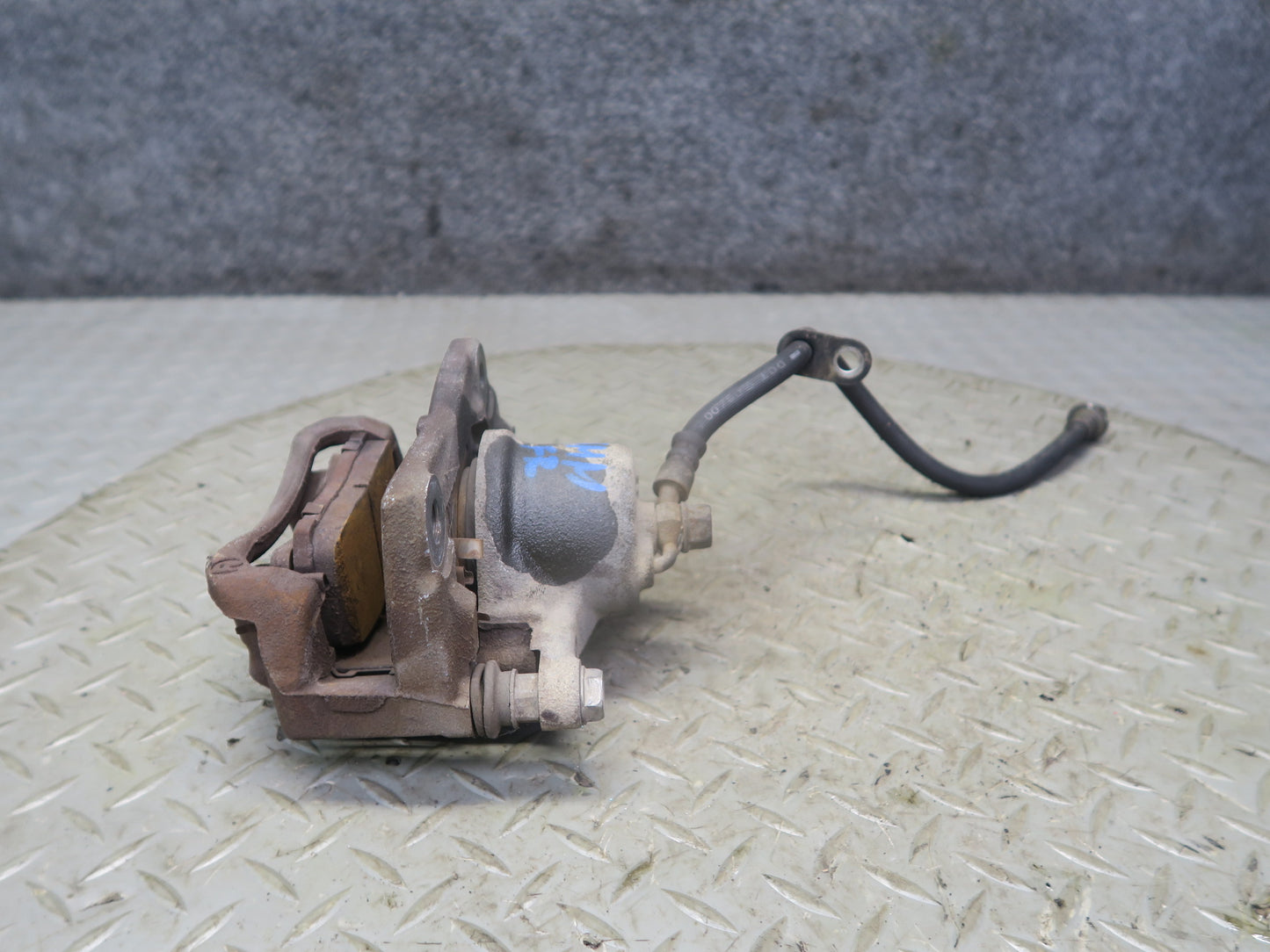 00-05 Toyota MR2 Spyder ZZW30L Set of 2 Front Left & Right Brake Caliper OEM