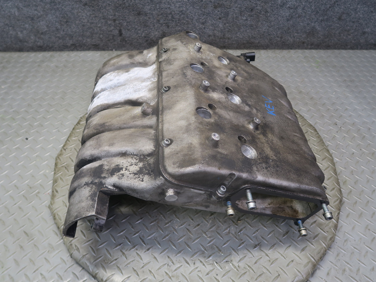 01-03 VW Eurovan T4 2.8L AXK Engine Intake Manifold 022133185E OEM
