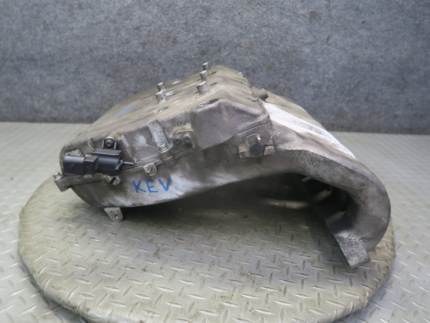 01-03 VW Eurovan T4 2.8L AXK Engine Intake Manifold 022133185E OEM