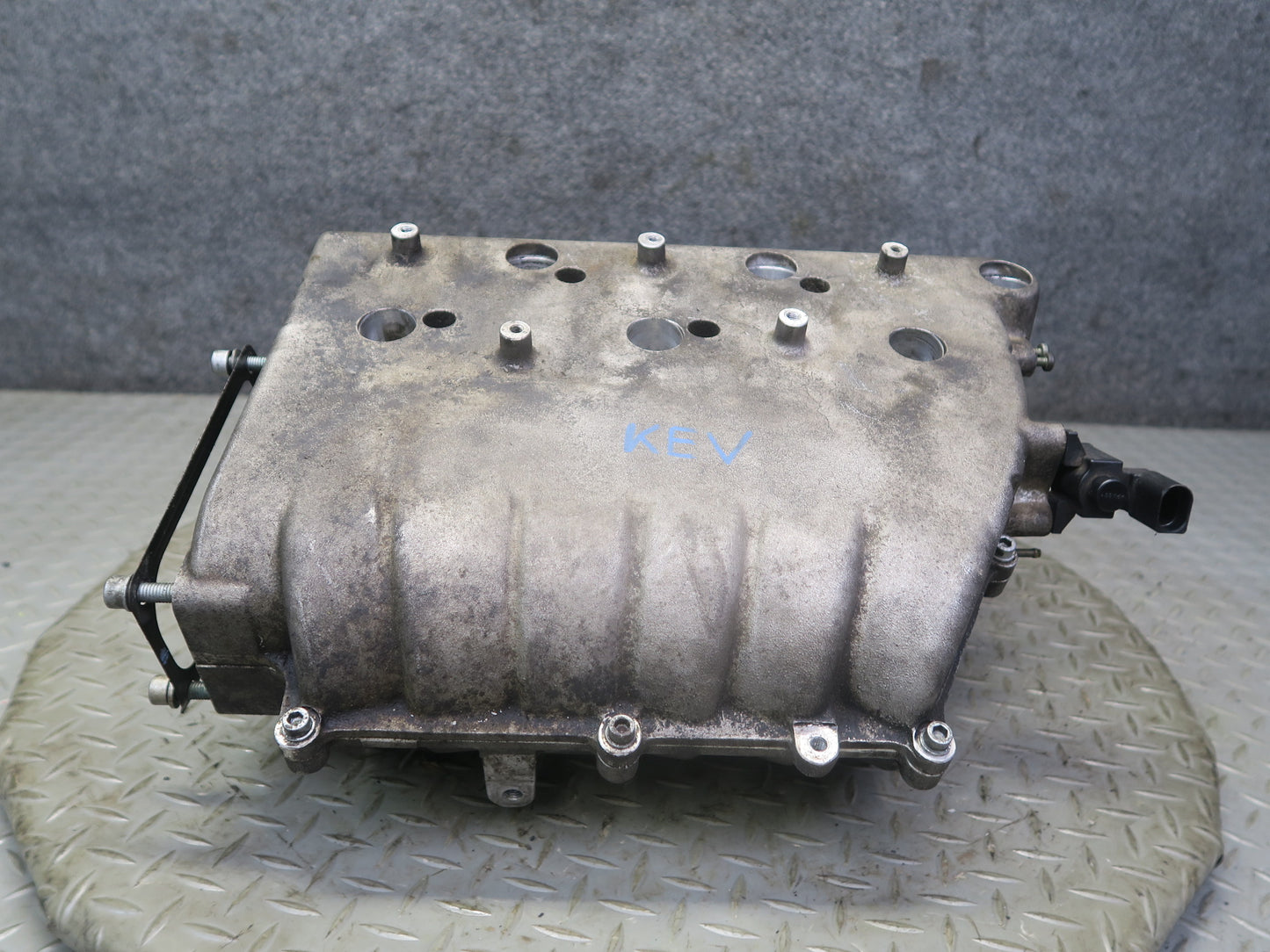 01-03 VW Eurovan T4 2.8L AXK Engine Intake Manifold 022133185E OEM
