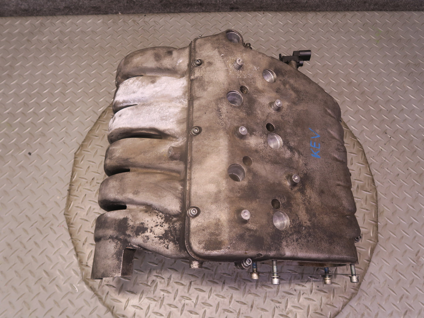 01-03 VW Eurovan T4 2.8L AXK Engine Intake Manifold 022133185E OEM