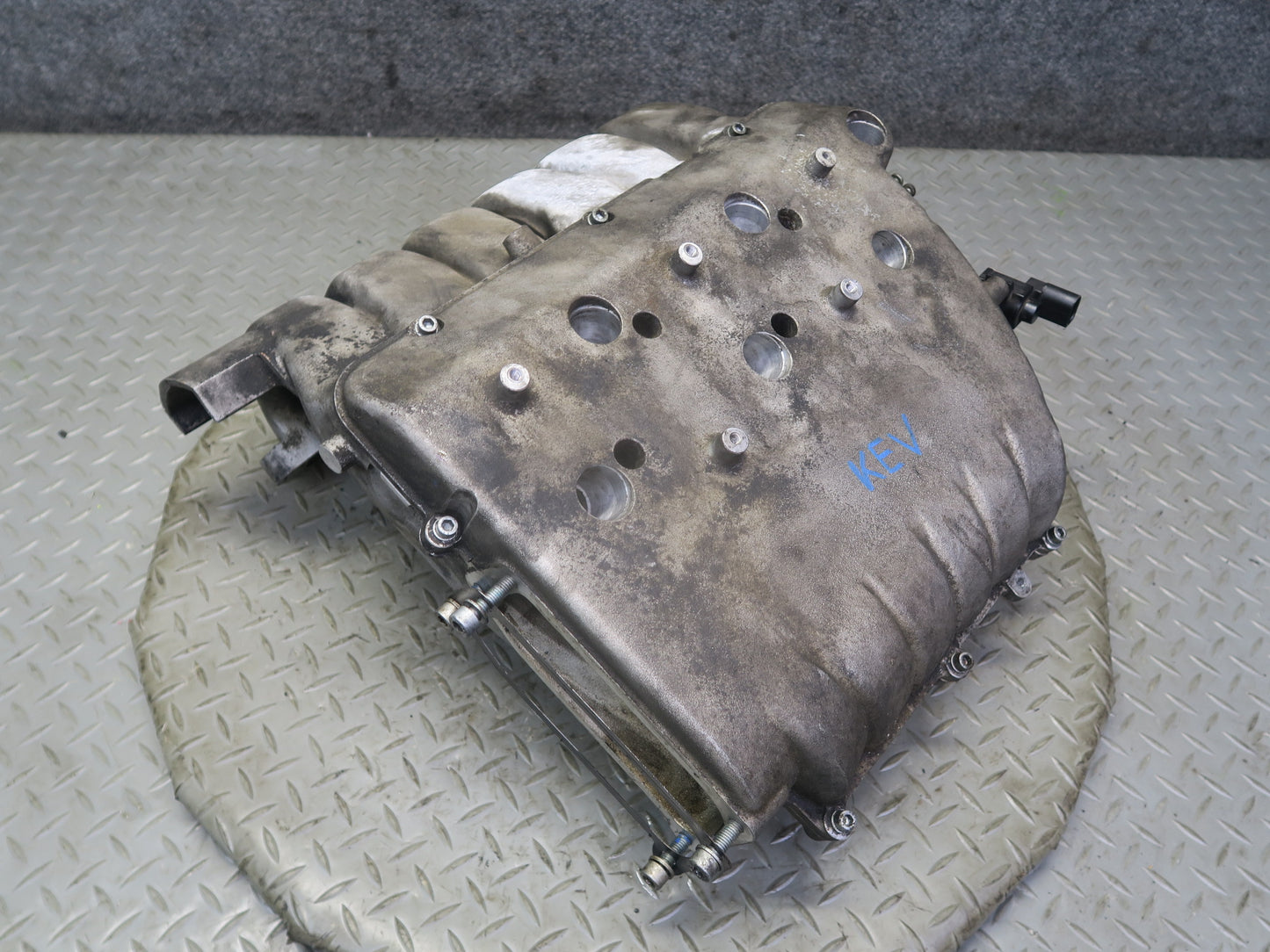 01-03 VW Eurovan T4 2.8L AXK Engine Intake Manifold 022133185E OEM