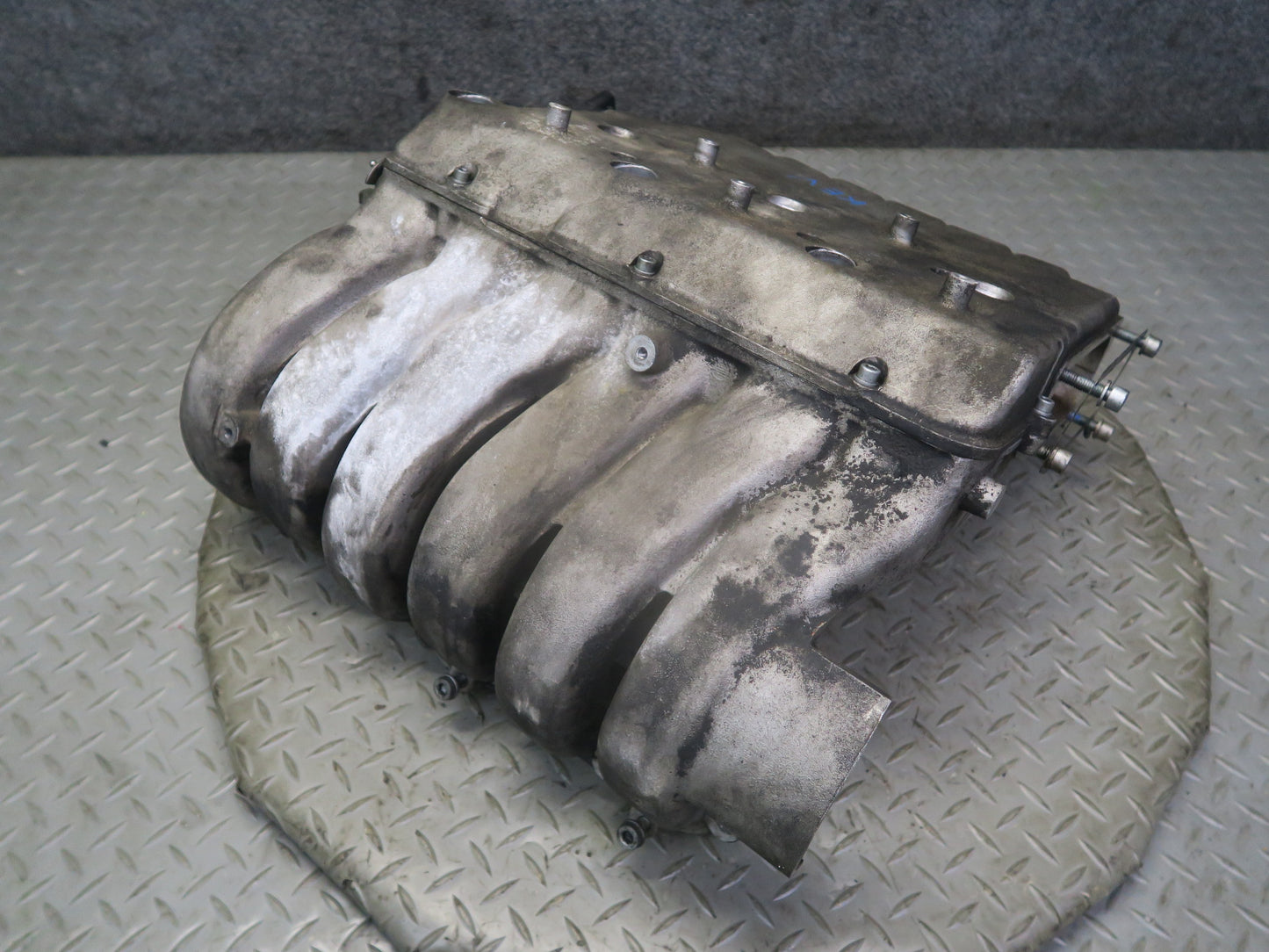 01-03 VW Eurovan T4 2.8L AXK Engine Intake Manifold 022133185E OEM