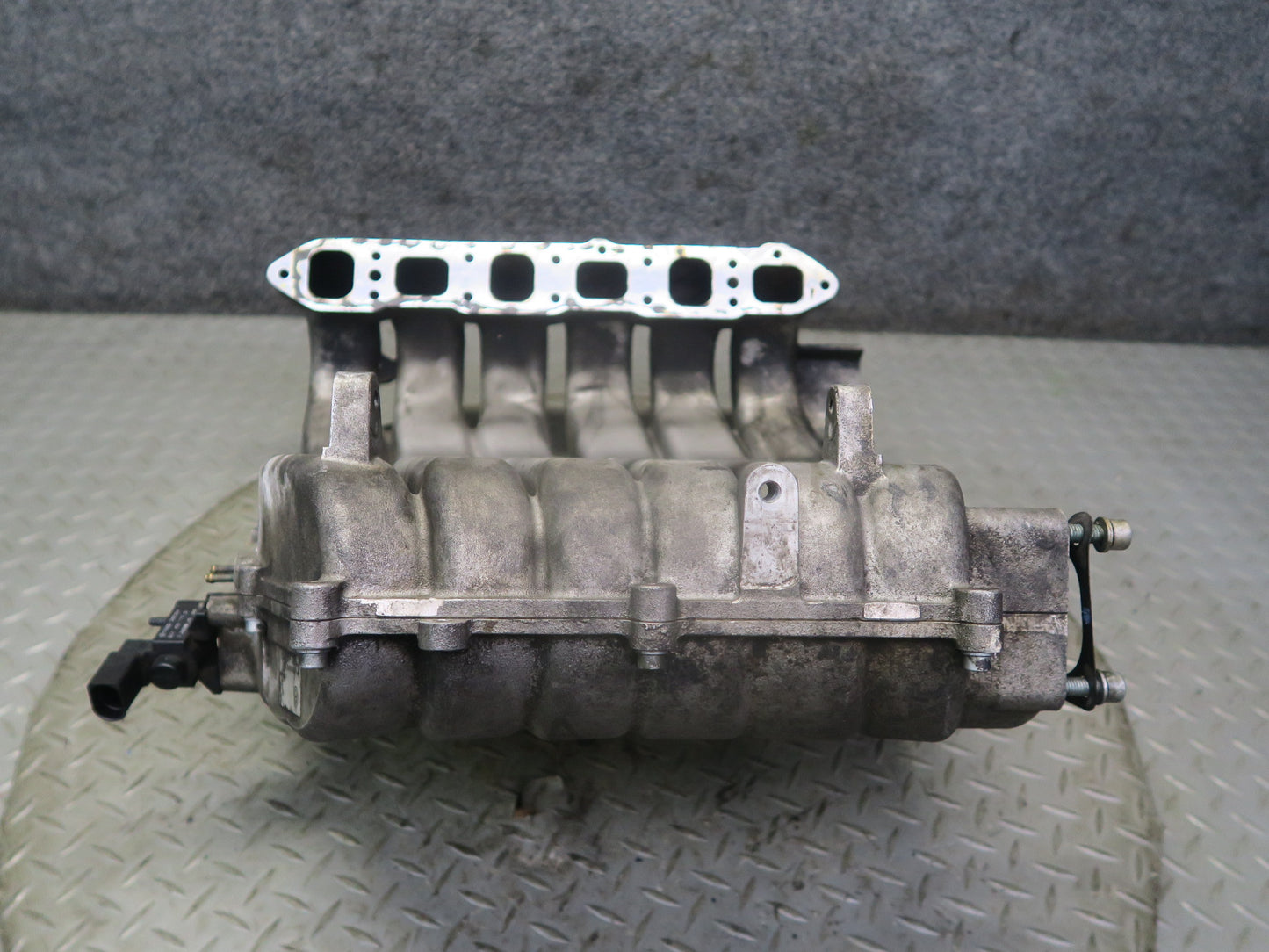 01-03 VW Eurovan T4 2.8L AXK Engine Intake Manifold 022133185E OEM