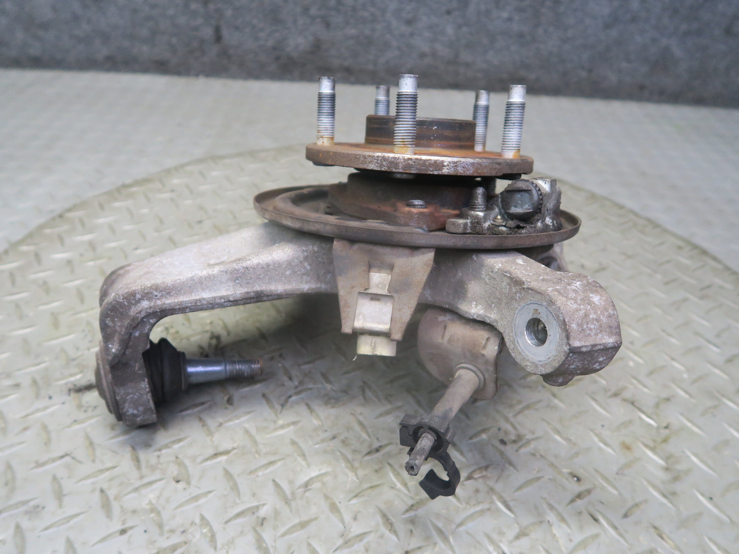 97-04 Chevrolet Corvette C5 Front Right Spindle Knuckle Wheel Hub Bearing OEM