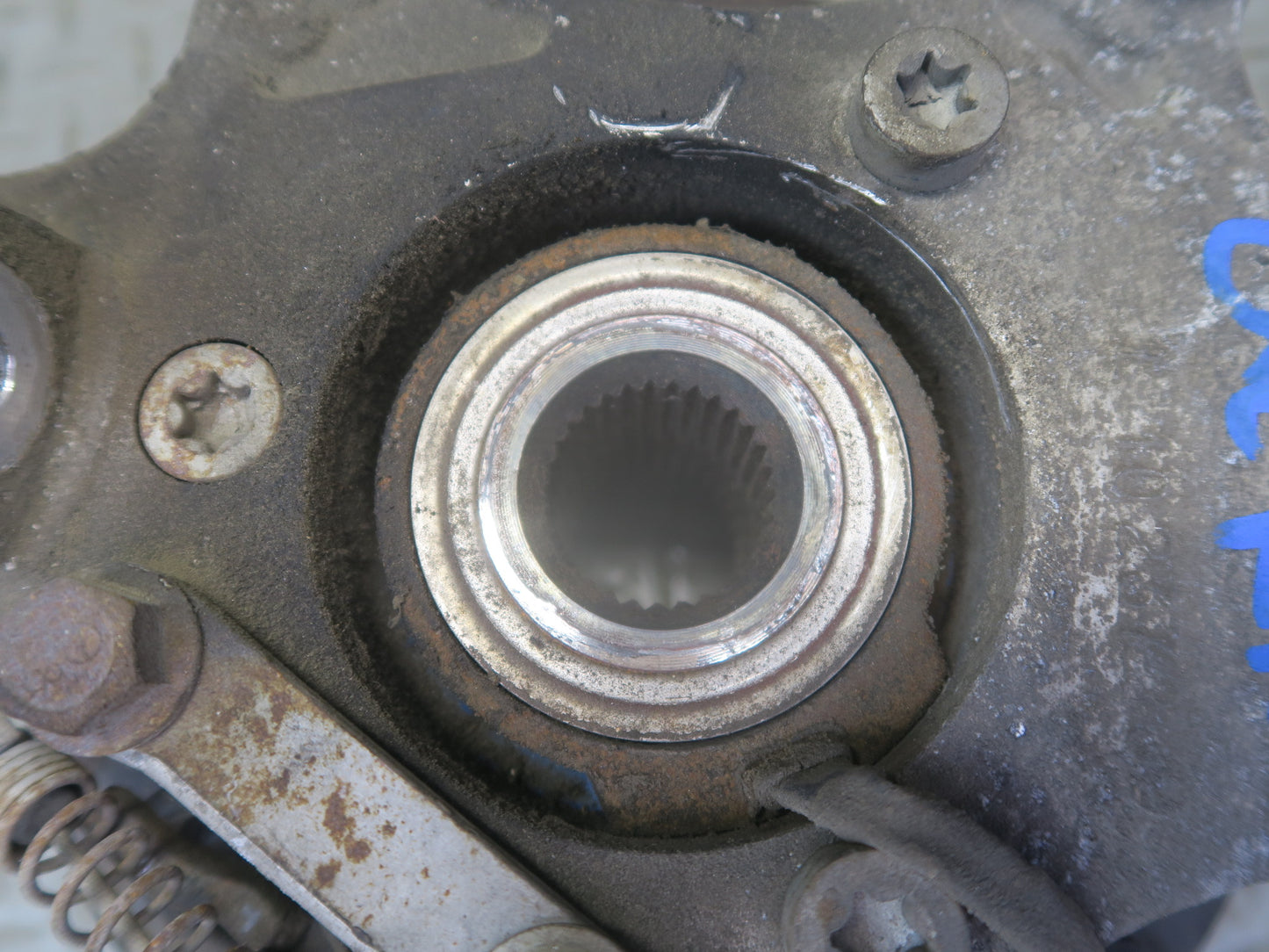 97-04 Chevrolet Corvette C5 Front Right Spindle Knuckle Wheel Hub Bearing OEM