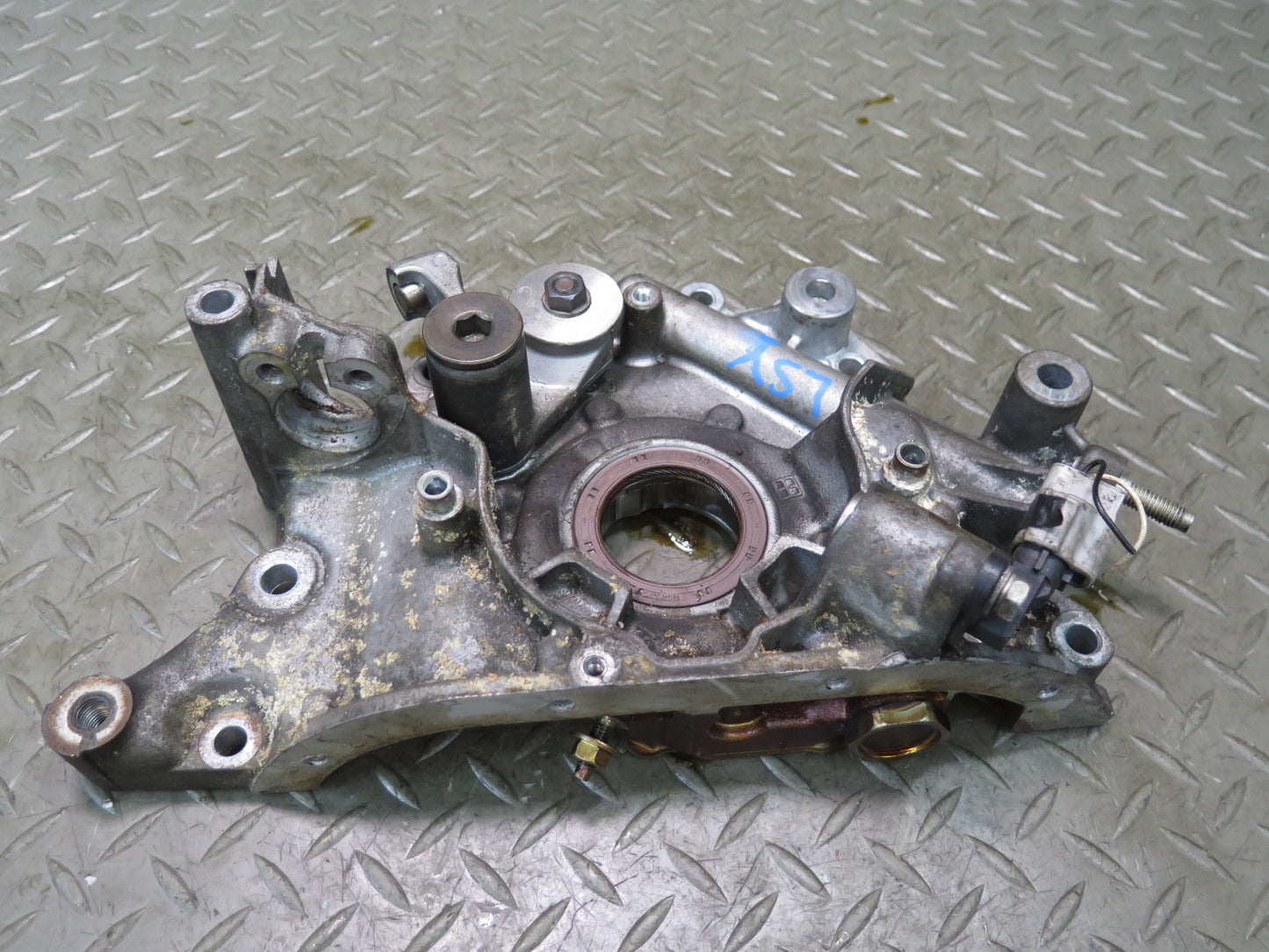 01-06 Lexus UCF30L LS430 4.3L 3UZFE Engine Motor Oil Pump w Pickup Tube OEM