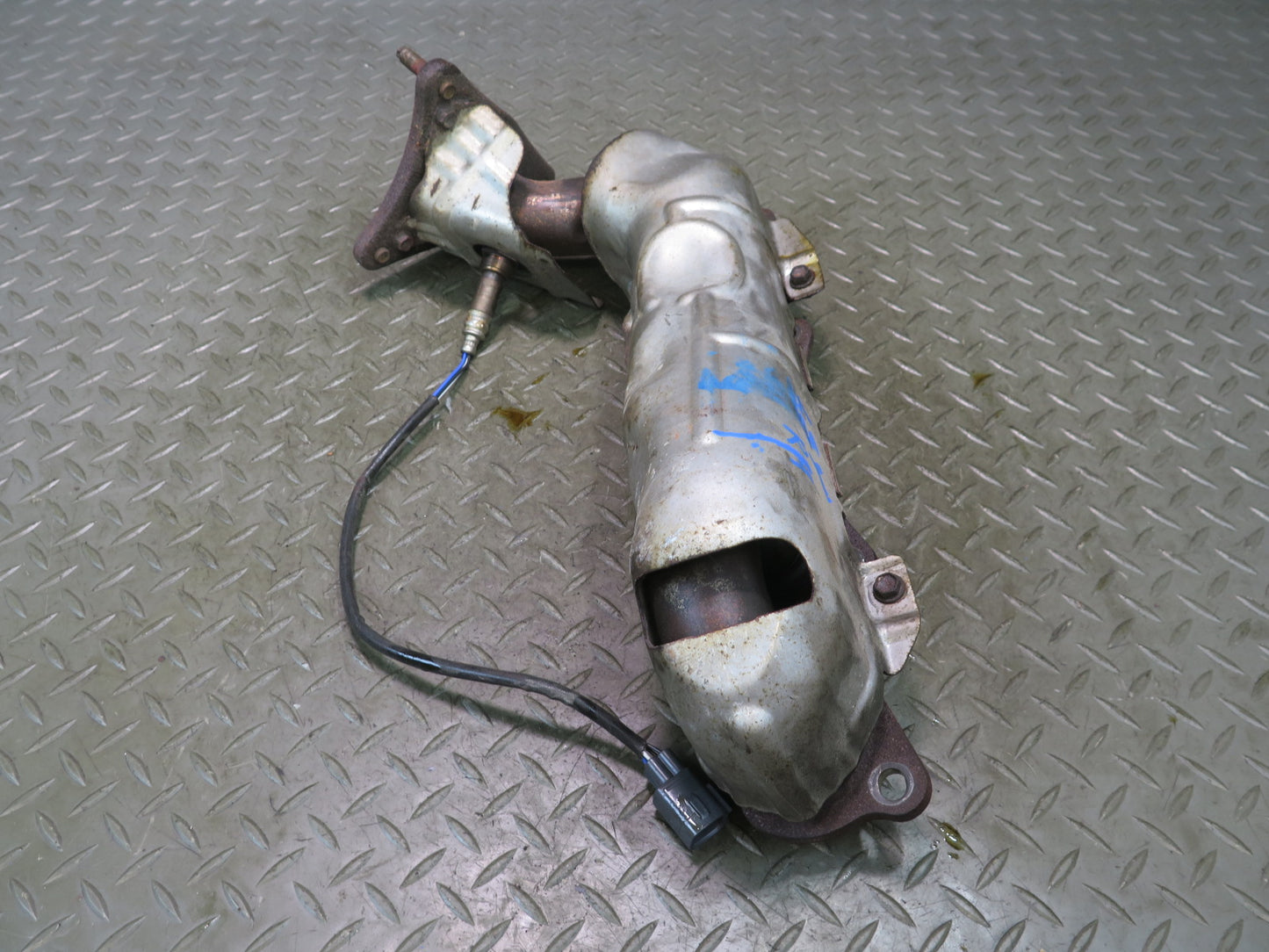 01-06 Lexus LS430 UCF30L 3UZFE Right Exhaust Manifold w Heat Shield OEM