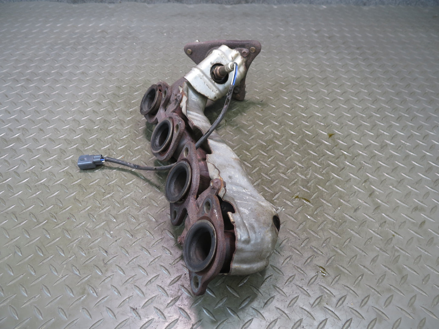 01-06 Lexus LS430 UCF30L 3UZFE Right Exhaust Manifold w Heat Shield OEM